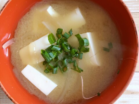 母の日に！豆腐と玉ねぎのお味噌汁